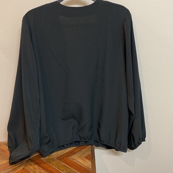 Women’s Universal Standard Top in Black Size XS - Picture 5 of 6